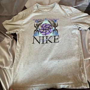 Medium Trippy Designed Nike Shirt